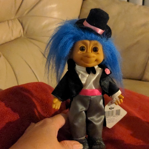 Dolls - Picture 2 of 9